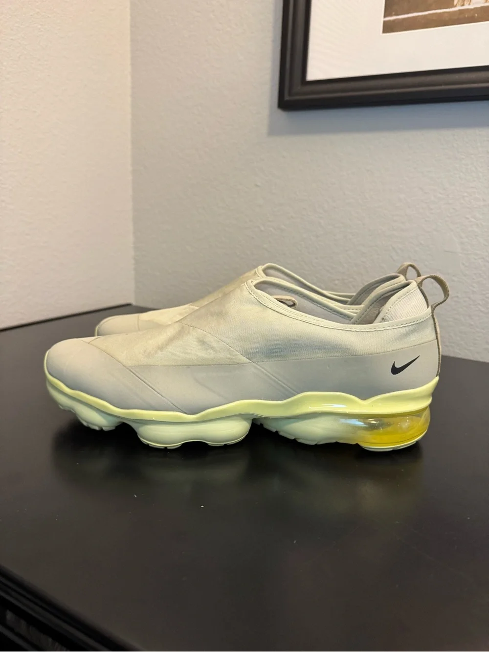 Nike Air VaporMax Moc Roam Light Stone Slip On